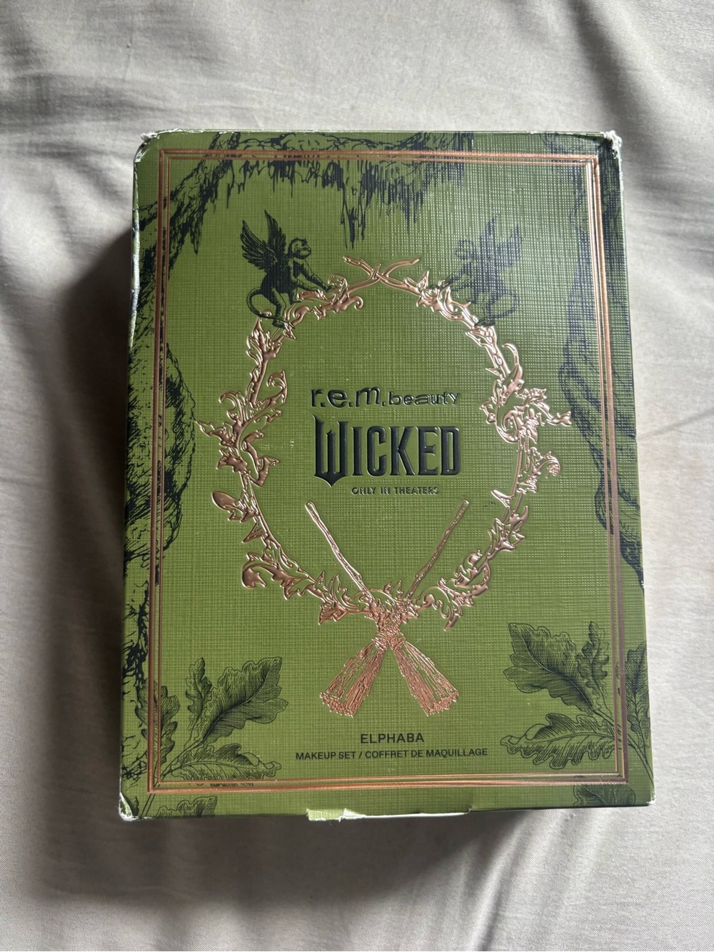r.e.m. beauty Wicked Elphaba Makeup Set — Green